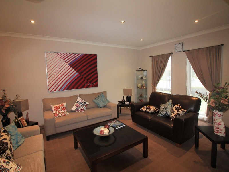 27 Rebellion Circuit, Beaumont Hills NSW 2155