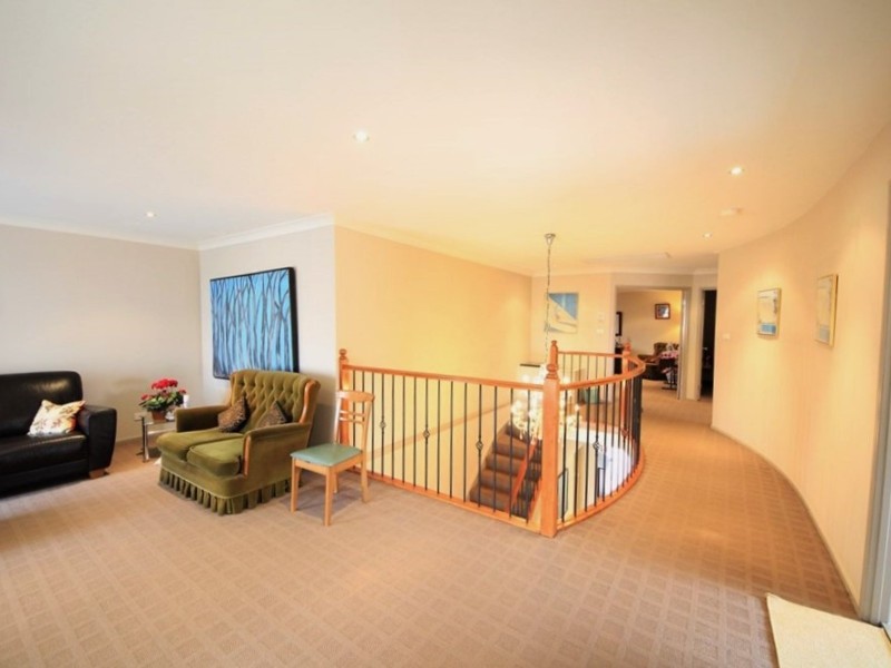 27 Rebellion Circuit, Beaumont Hills NSW 2155