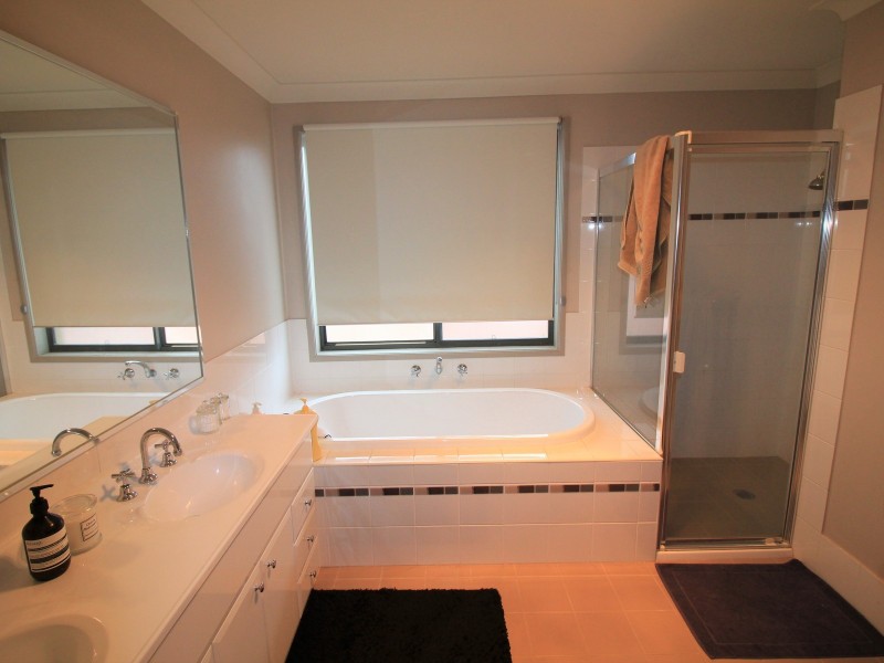 27 Rebellion Circuit, Beaumont Hills NSW 2155