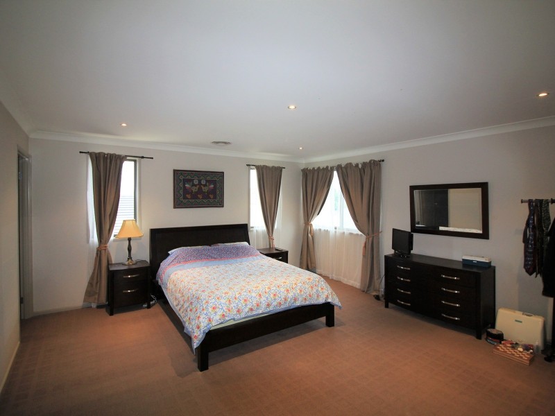 27 Rebellion Circuit, Beaumont Hills NSW 2155