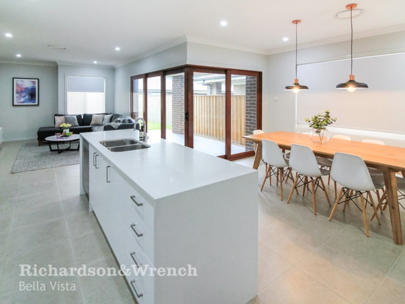 8 Everingham Street, Colebee NSW 2761