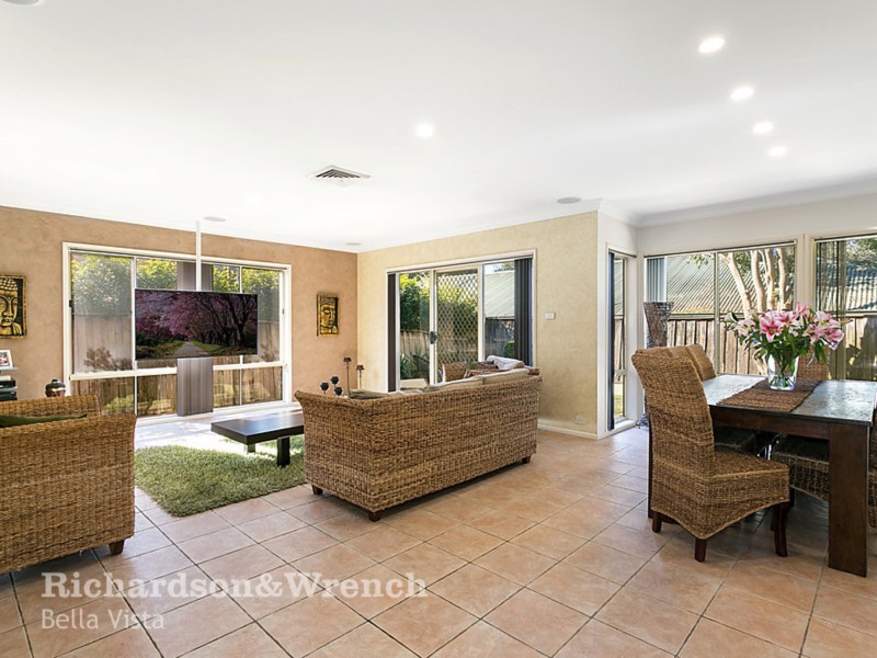 5 Honeysuckle Place, Kellyville NSW 2155