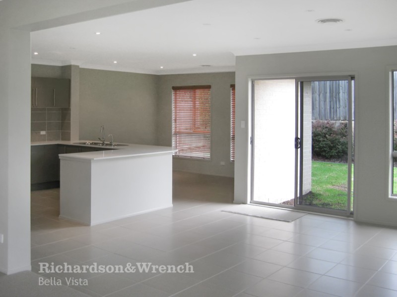 10 Ridgeline Dr, The Ponds NSW 2769