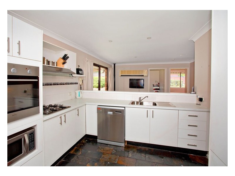 15 Kennington Ave, Quakers Hill NSW 2763