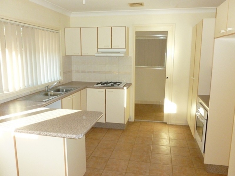 4/25 Hillcrest Road, Quakers Hill NSW 2763