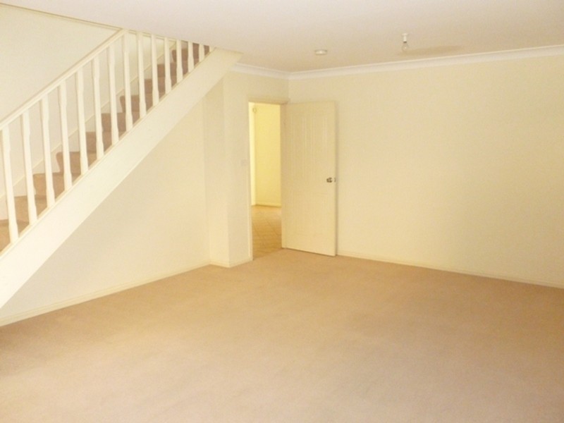 4/25 Hillcrest Road, Quakers Hill NSW 2763