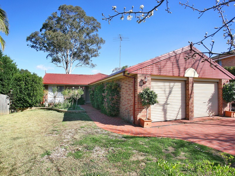 4 Yarraman Close, Quakers Hill NSW 2763