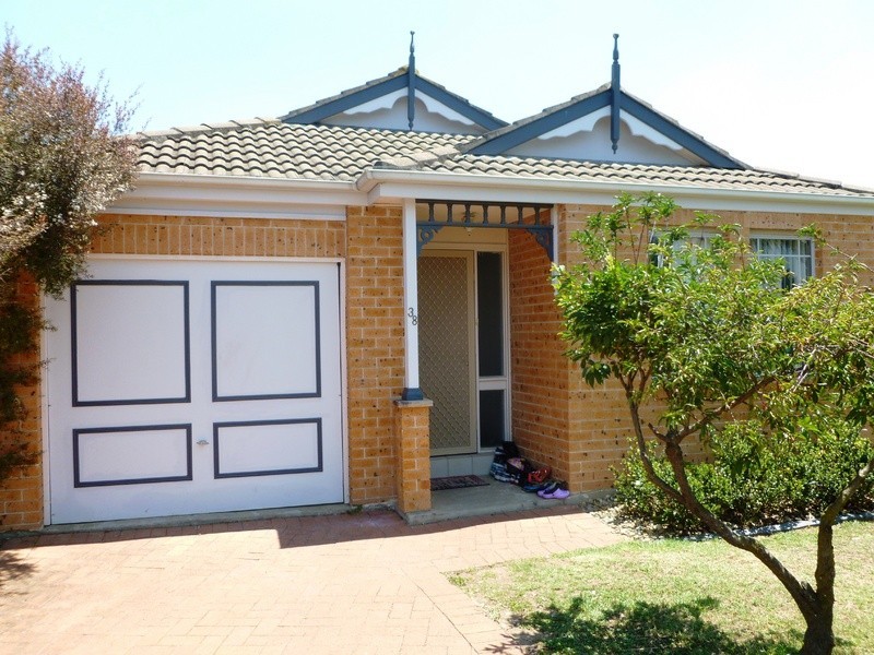 38 Unicombe Crescent, Oakhurst NSW 2761