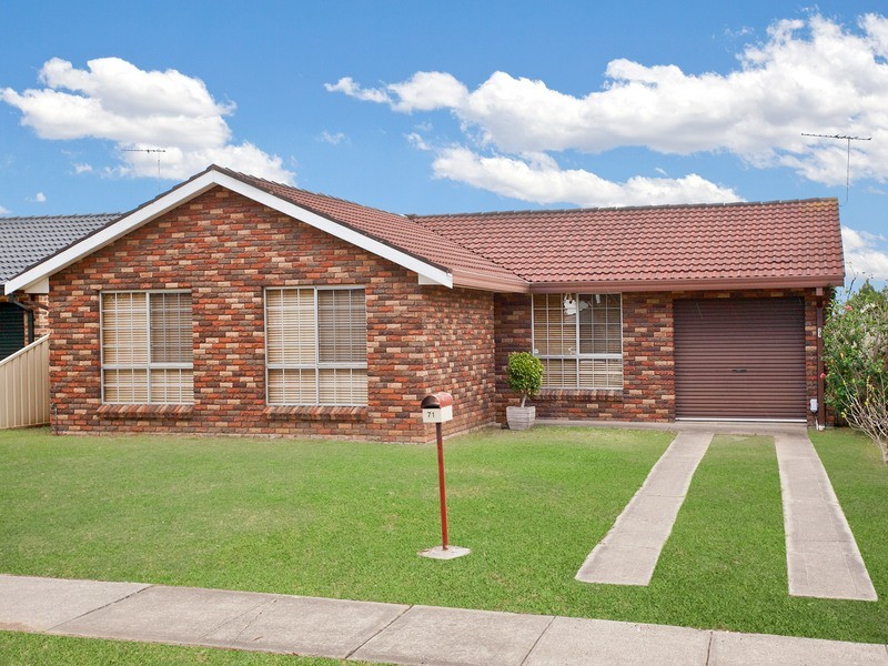 71 Warrimoo Drive, Quakers Hill NSW 2763