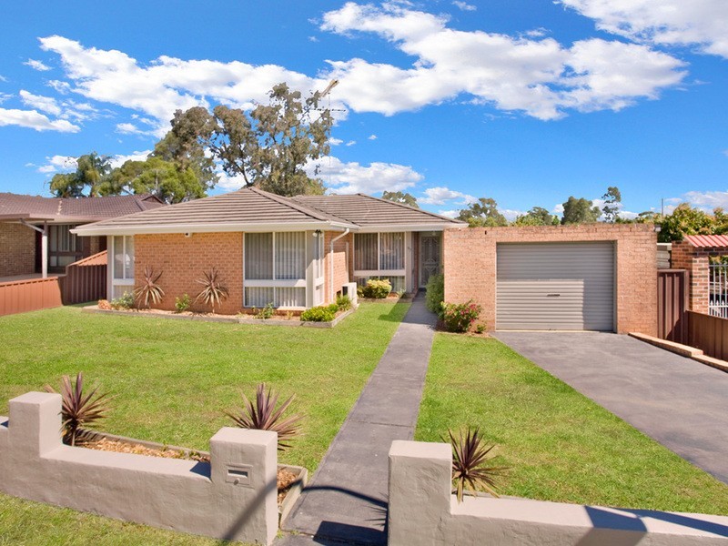 97 Warrimoo Drive, Quakers Hill NSW 2763