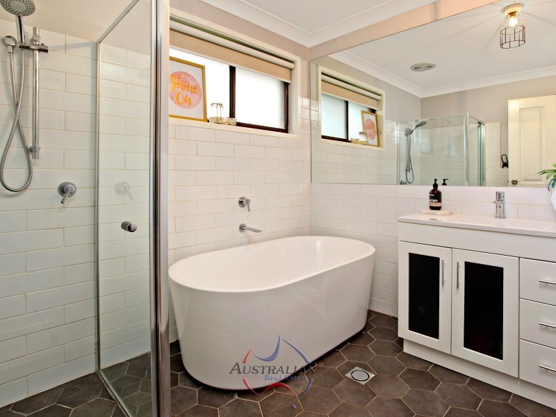 19 Hugh Place, Kings Langley NSW 2147