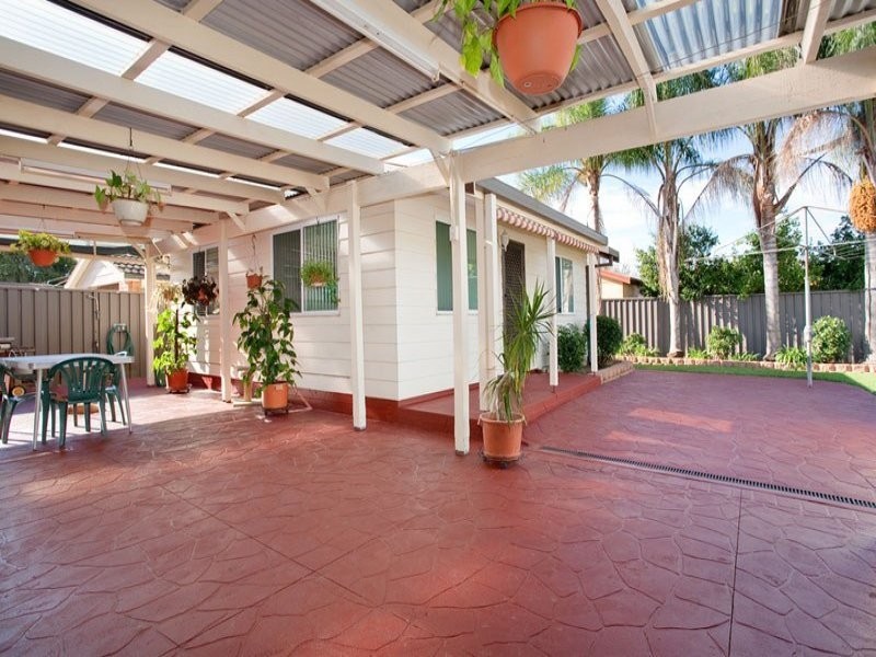 72a Tallagandra Drive, Quakers Hill NSW 2763