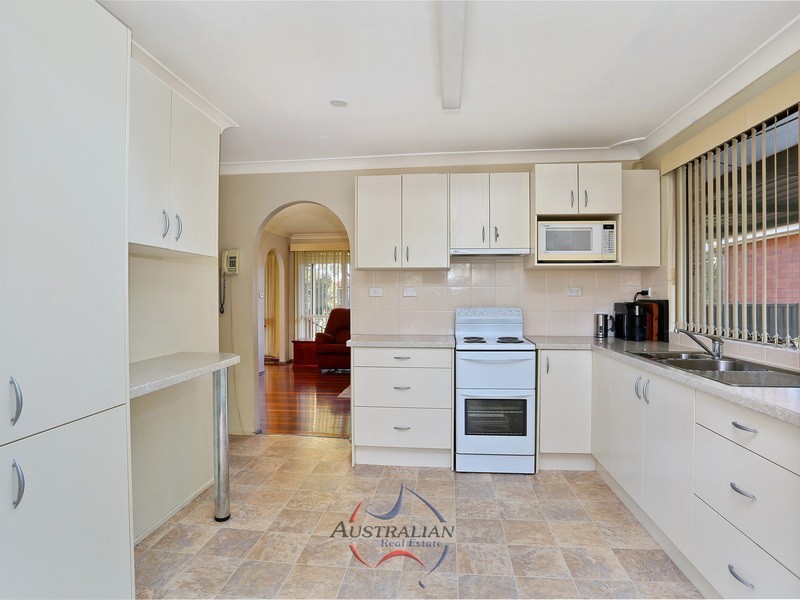 20 Tallagandra Drive, Quakers Hill NSW 2763