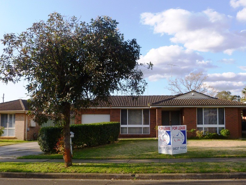 32 Torrance Crescent, Quakers Hill NSW 2763