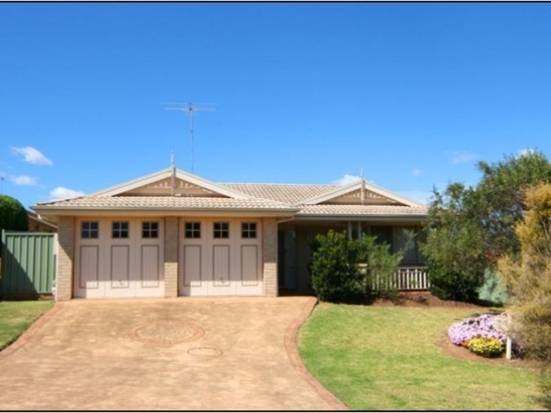 2 Henty Place, Quakers Hill NSW 2763