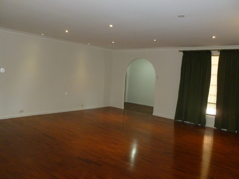 9 Dubbo Street, Quakers Hill NSW 2763