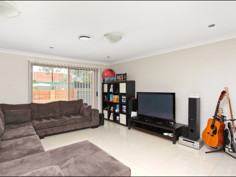 31 Summerfield Avenue, Quakers Hill NSW 2763