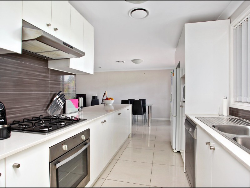 31 Summerfield Avenue, Quakers Hill NSW 2763