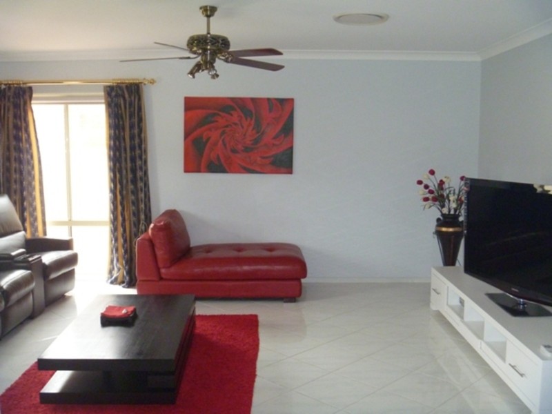 9 Tanzanite St, Quakers Hill NSW 2763