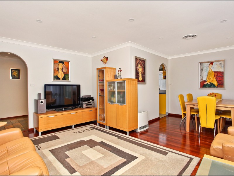 16 Tallagandra Drive, Quakers Hill NSW 2763