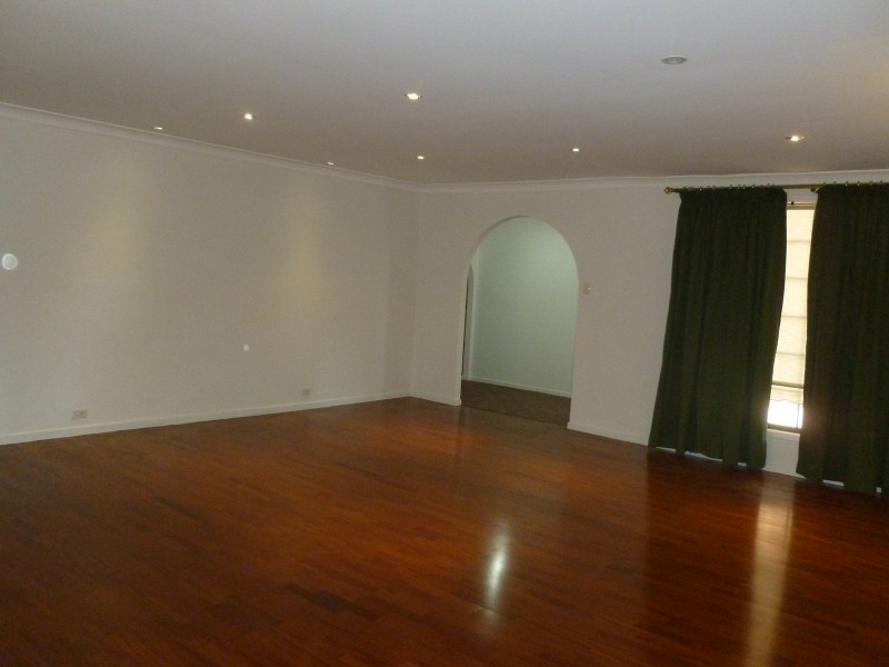 9 Dubbo Street, Quakers Hill NSW 2763