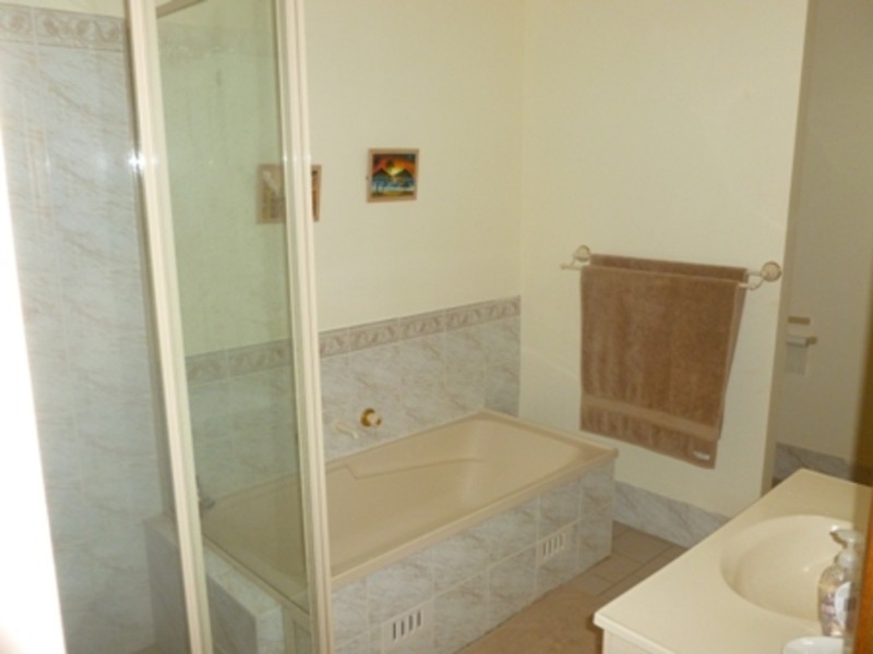 4B Rutledge Crescent, Quakers Hill NSW 2763