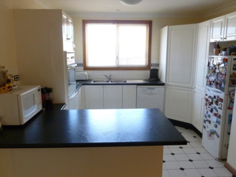 4B Rutledge Crescent, Quakers Hill NSW 2763