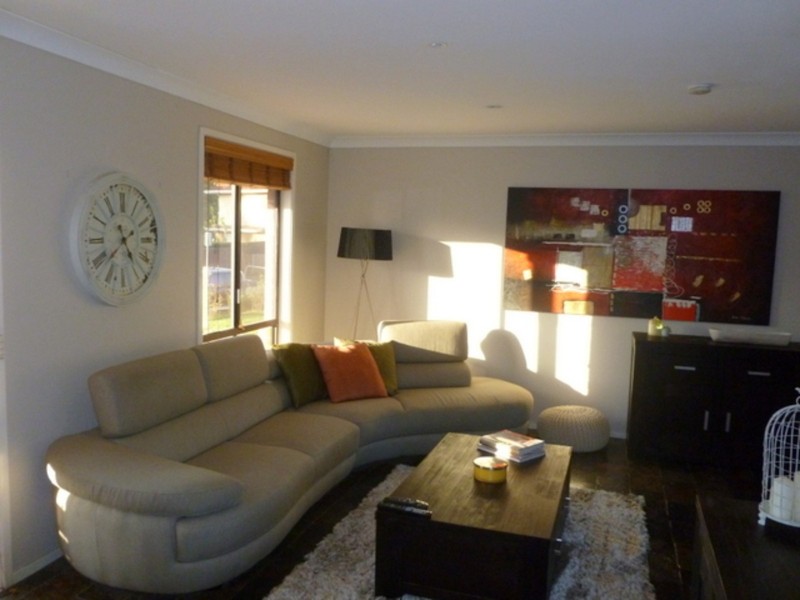 15 Kennington Ave, Quakers Hill NSW 2763