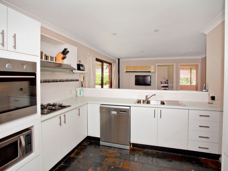 15 Kennington Ave, Quakers Hill NSW 2763