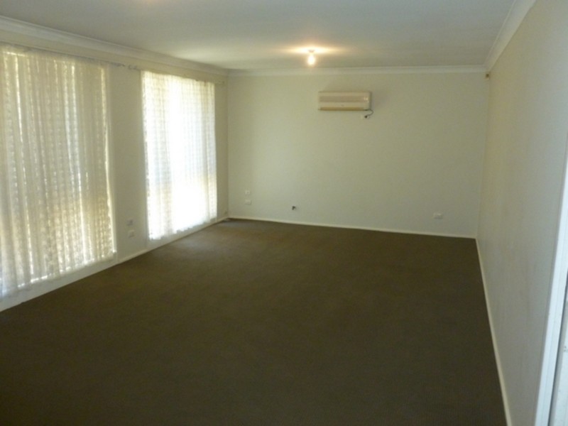 15 Manorhouse Boulevarde, Quakers Hill NSW 2763