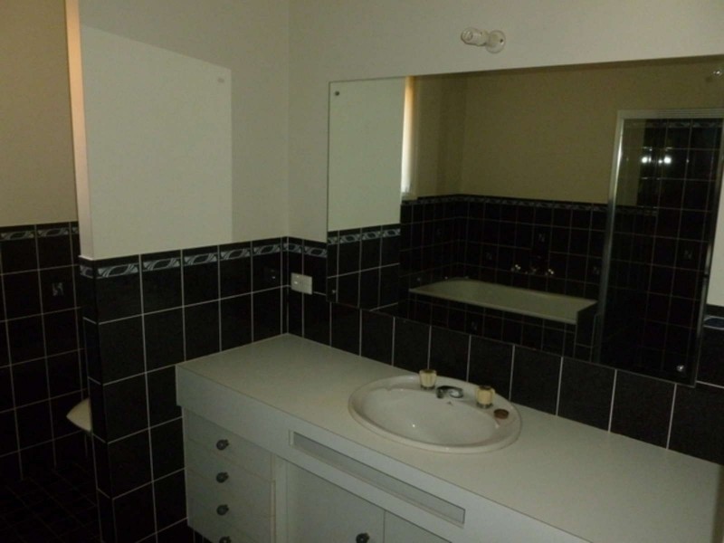 15 Manorhouse Boulevarde, Quakers Hill NSW 2763