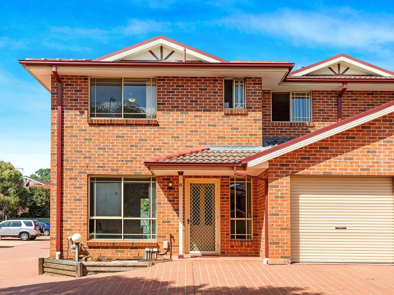 8/16 Hillcrest Road, Quakers Hill NSW 2763