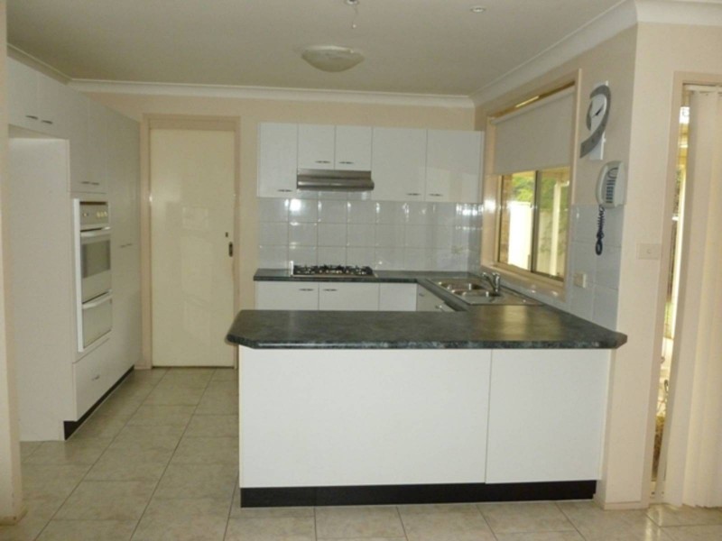 8 Zahra Place, Quakers Hill NSW 2763