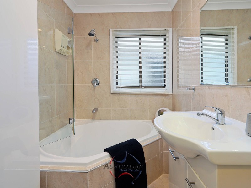 9 The Crescent, Toongabbie NSW 2146