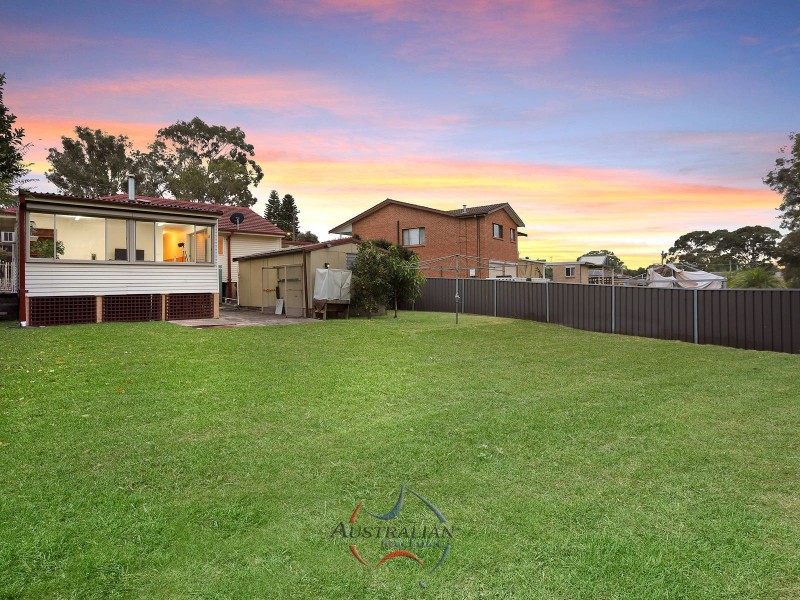 9 The Crescent, Toongabbie NSW 2146