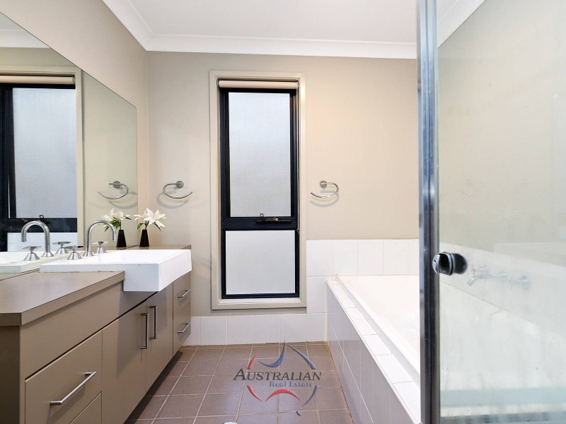 82 Tree Top Circuit, Quakers Hill NSW 2763