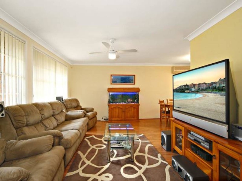 4 Goddard Crescent, Quakers Hill NSW 2763