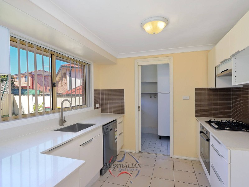 1b Roxby Grove, Quakers Hill NSW 2763