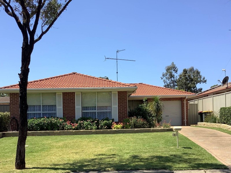 6 Devlin Place, Quakers Hill NSW 2763