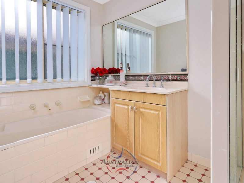 25  Kashmir Avenue, Quakers Hill NSW 2763