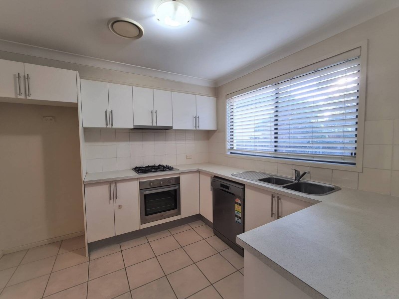 15 Tree Top Circuit, Quakers Hill NSW 2763