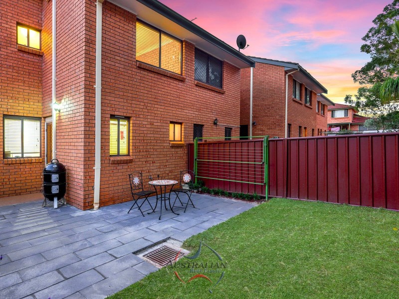 11/4 Highfield Road, Quakers Hill NSW 2763