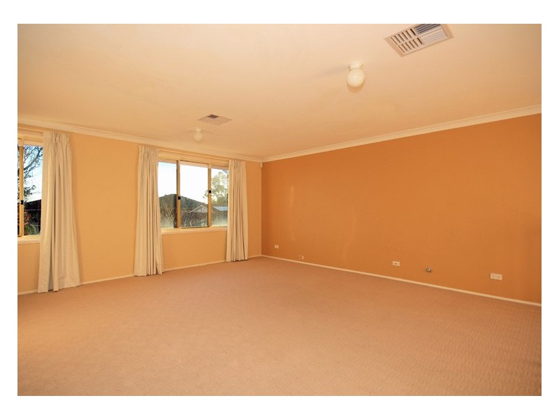 15  Belledale Close, St Clair NSW 2759