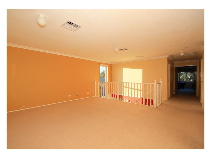 15  Belledale Close, St Clair NSW 2759