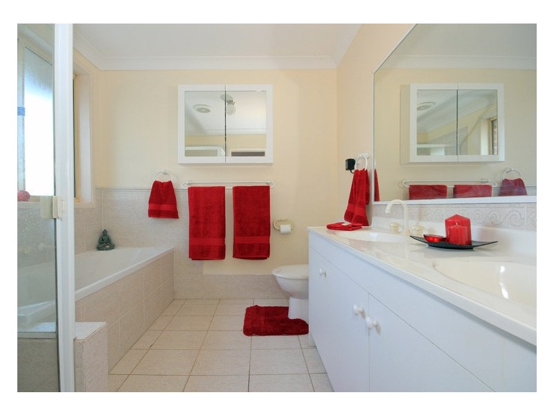 15  Belledale Close, St Clair NSW 2759