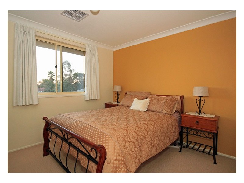 15  Belledale Close, St Clair NSW 2759