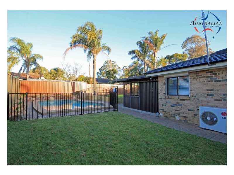 5 Othello Place, St Clair NSW 2759