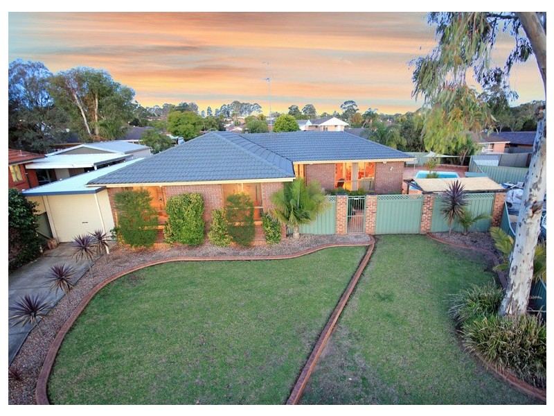 32 Menzies Cct,, St Clair NSW 2759