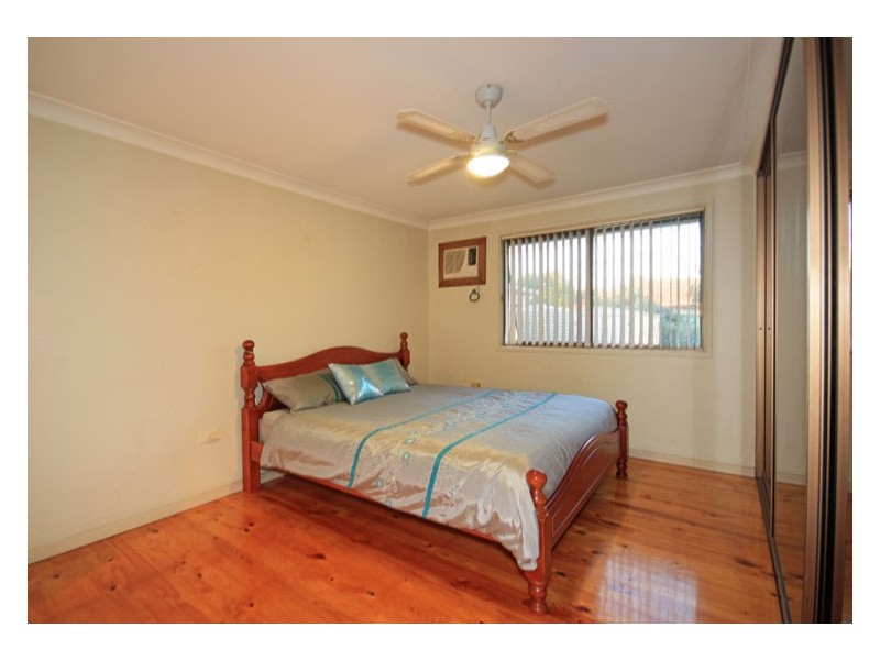 32 Menzies Cct,, St Clair NSW 2759
