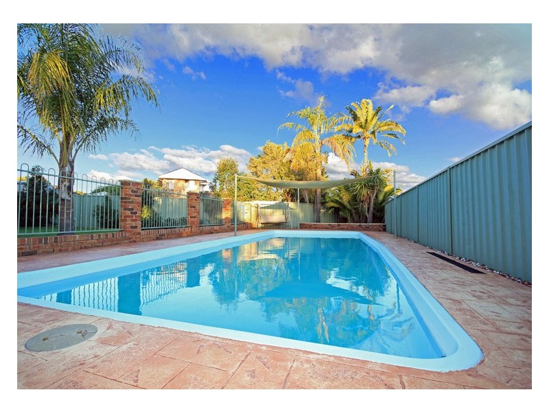 32 Menzies Cct,, St Clair NSW 2759